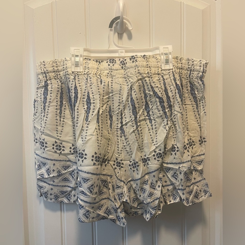 Hayden
Womens shorts
Size 1XL
NWT - Picture 3 of 5